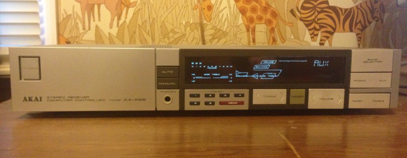 TV100_Akai_AA-R22_Front